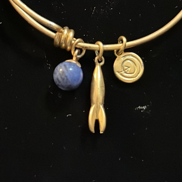 NWOT-Love You To The Moon And Back Bracelet - Picture 7 of 9